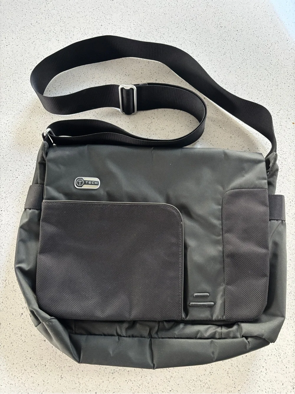 Tumi T-Tech Black/Grey Men's Messenger Bag - Tech-Friendly Shoulder Bag